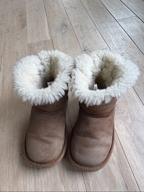 UGG Kids Chestnut Suede Shearling Booties - Cream Lining